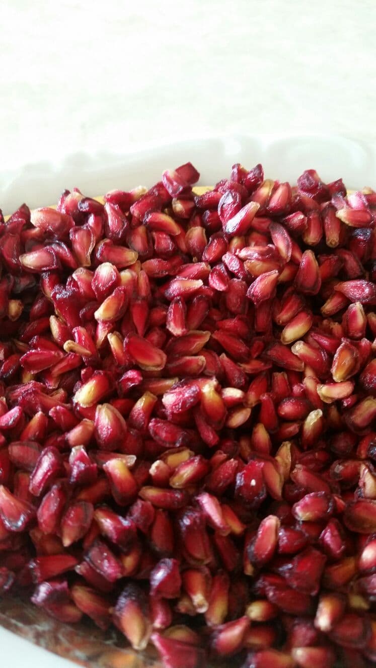 Pomegranate arils dried